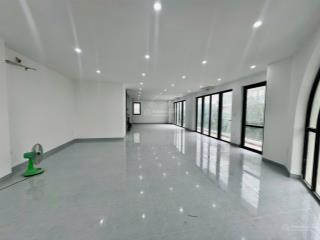 Bàn giao ngay (trệt + 2 lầu), dtsd 360m2 góc 2 mặt tiền, mới hoàn thiện 100% vị trí siêu đẹp