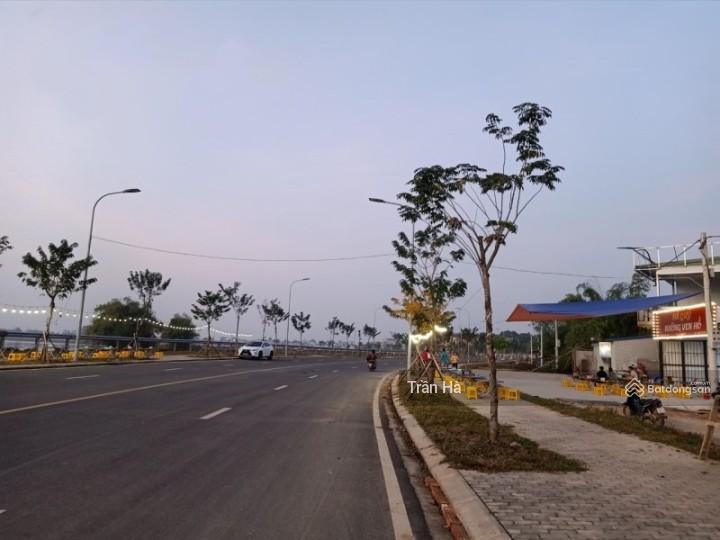 Ngay sát khu tđc đối diện cổng đại học quốc gia hoà lạc dt 125m hai mặt thoáng giá chưa đến 2 tỷ