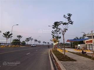 Hoà lạc thạch thất dt 100m2 mt 6m hai thoáng view hồ giáp khu công nghệ hoà lạc 2 phút đi xe