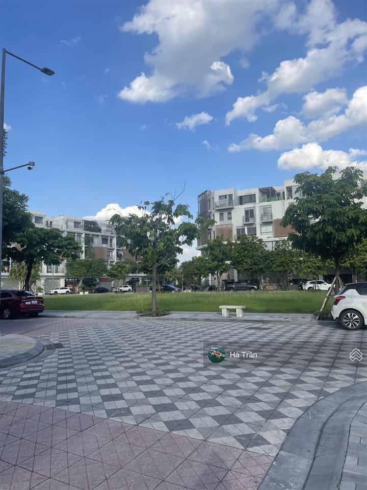 Tay to vào việc phân lô dịch vụ mỗ lao giá đầu tư ở ngay dt50m x 5t view công viên ô tô đỗ cửa