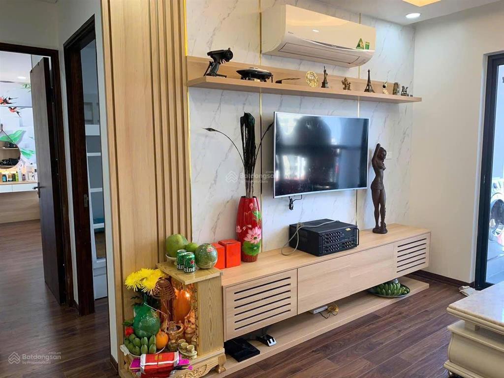 Cần bán ch 2 phòng ngủ 2 vs  dt 71,4m2  nhà mới sửa chỉ việc vao ở  giá 5,7 tỷ thông tấn xã