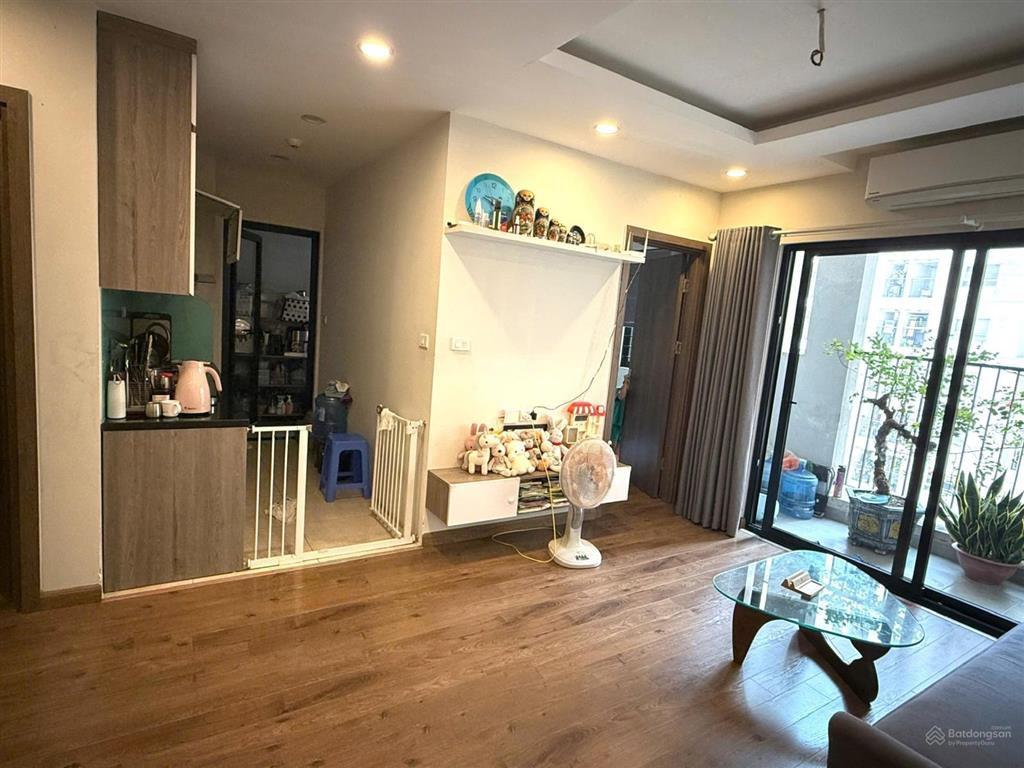 Cần bán ch 2 phòng ngủ 2 vs  dt 71,4m2  nhà mới sửa chỉ việc vao ở  giá 5,7 tỷ thông tấn xã
