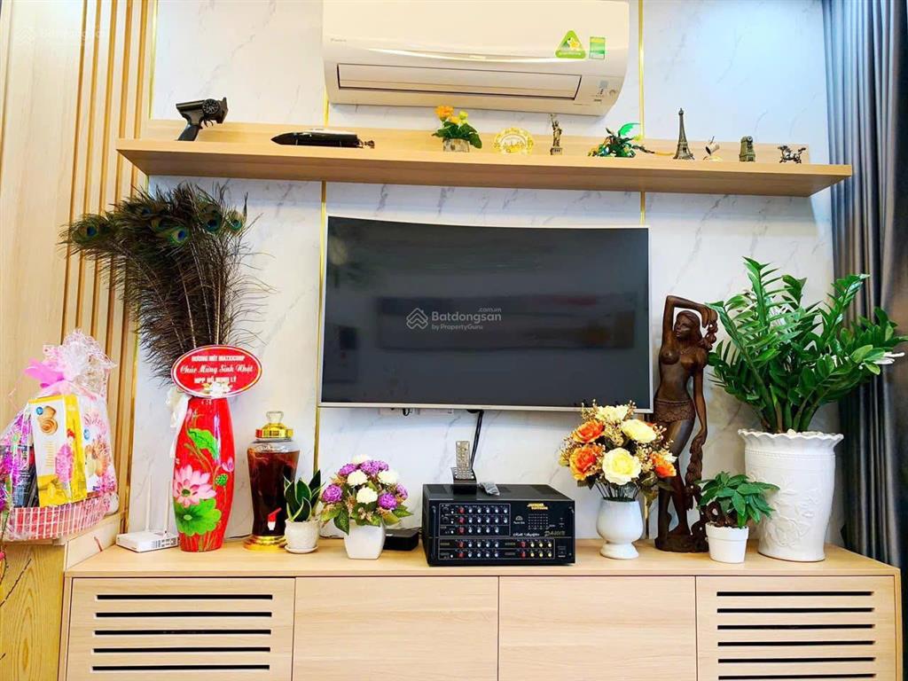 Cần bán ch 2 phòng ngủ 2 vs  dt 71,4m2  nhà mới sửa chỉ việc vao ở  giá 5,7 tỷ thông tấn xã