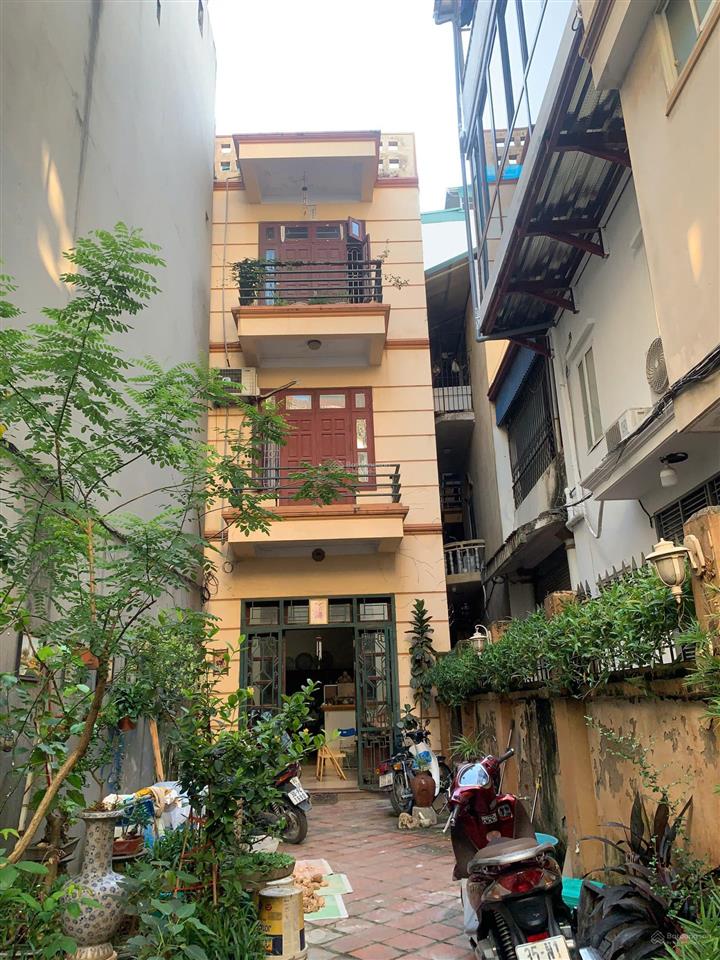 Bán căn nhà đất diện tích 140m2, có nhà 3t, 6pn tại đường bưởi, ngọc hà, sđcc, giá bán 27 tỷ có tl