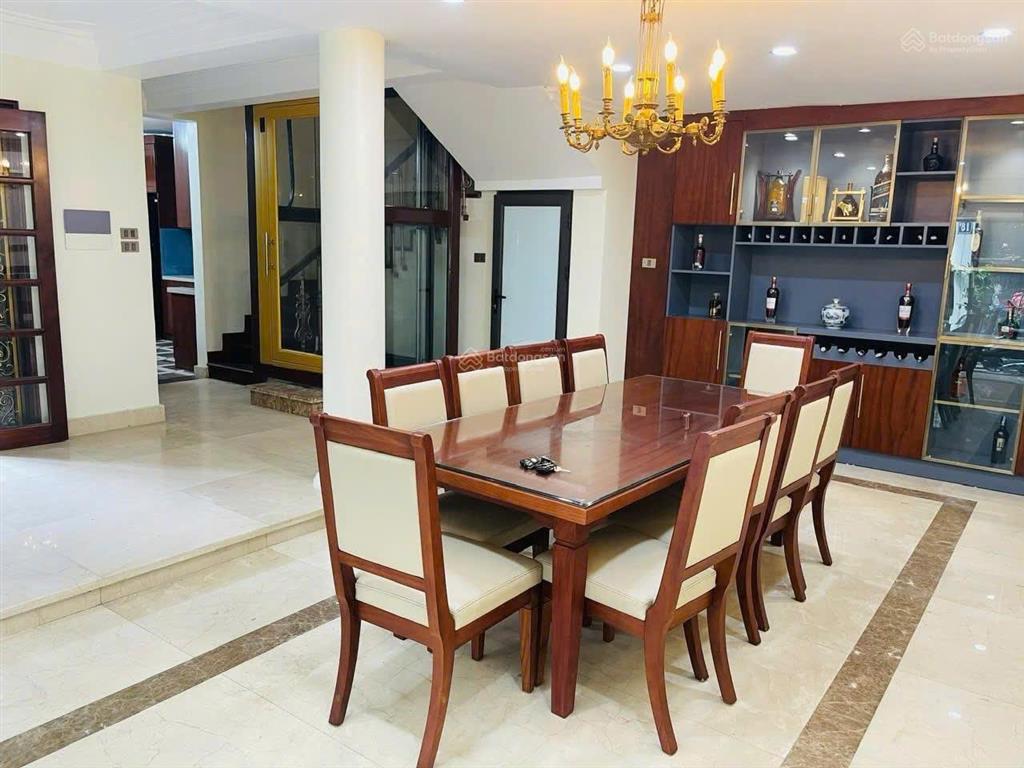 Biệt thự lô góc đường xuân diệu, tây hồ, dt100m2, 5 tầng, thang máy, full nội thất, mặt tiền 9,50m.