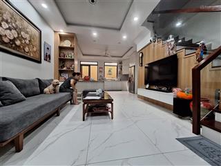 Bán nhà đường lê quang đạo  50m 5t  dân xây  gần phố  kinh doanh  tặng full nt  ở ngay