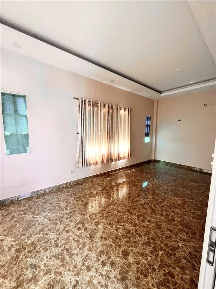 Nhà 3 tầng 80m2 (10x9) hxh 5m đường linh đông gần lý tế xuyên, chợ thủ đức giá 6,7 tỷ