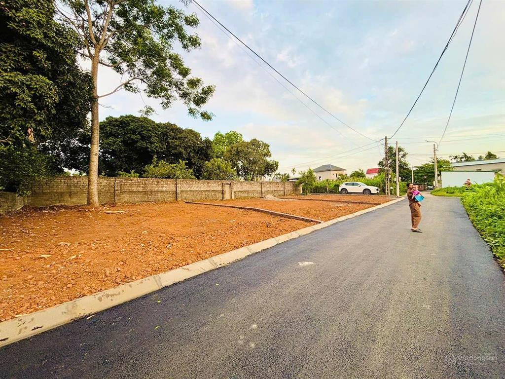 Bán nhanh 3 lô diện tích 120m2 full thổ cư, mặt tiền 9m view thoáng giá chỉ 31tr/m2