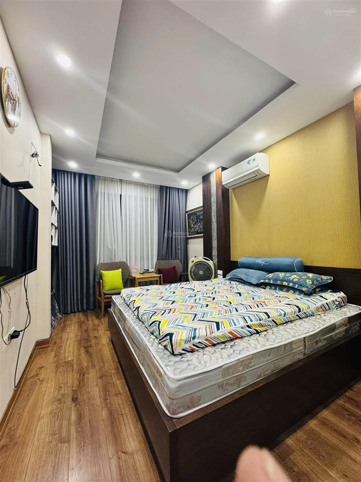 Bán nhà nghĩa đô 39m2 gần hồ tây, góc 03 mặt thoáng sáng, ô tô, ngõ thông, full nội thất ở ngay