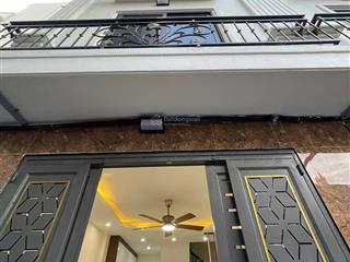 Bán gấp căn góc 5 tầng phụng châu, gần ubnd chợ và trường, 1km ra đến ql6.