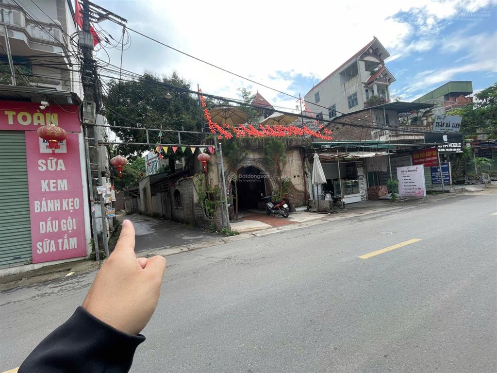 Vị trí kinh doanh, bán gấp lô đất đối diện trường đại học td tt phụng châu đường ô tô thông.