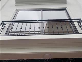 Bán nhà phụng châu 30m2  4t vị trí thoáng, dân cư đông, giá 2,7 tỷ.