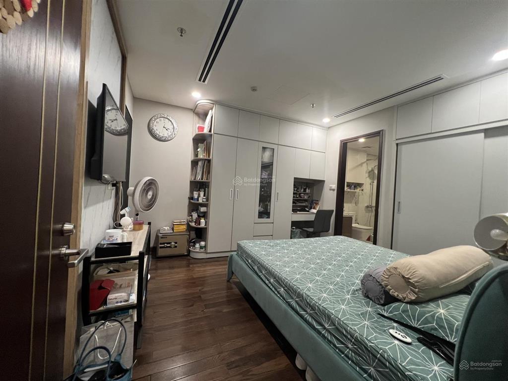 Mình có căn hộ góc 147m 3pn+ cho thuê tại aqua central 44 yên phụ full đồ, tầng cao.  0965 666 ***