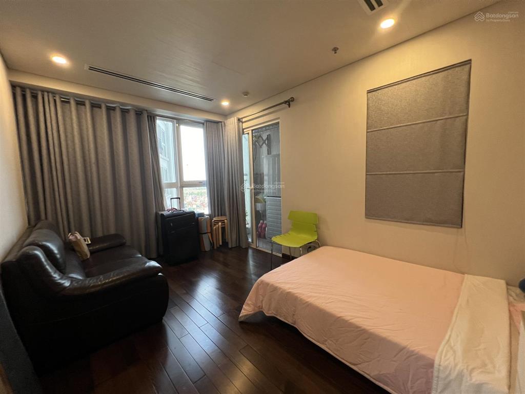 Mình có căn hộ góc 147m 3pn+ cho thuê tại aqua central 44 yên phụ full đồ, tầng cao.  0965 666 ***
