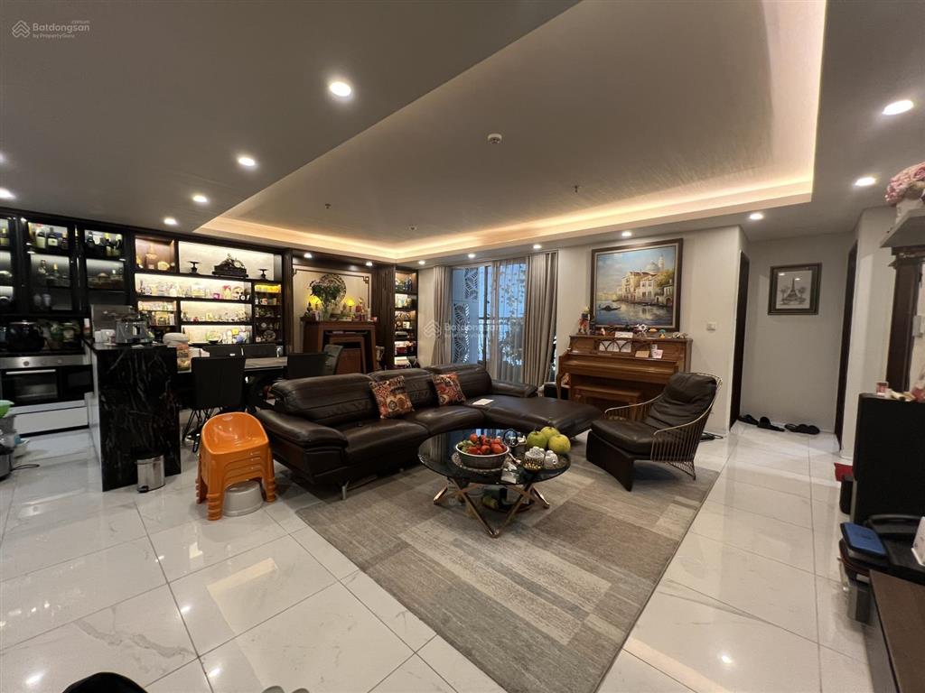 Mình có căn hộ góc 147m 3pn+ cho thuê tại aqua central 44 yên phụ full đồ, tầng cao.  0965 666 ***