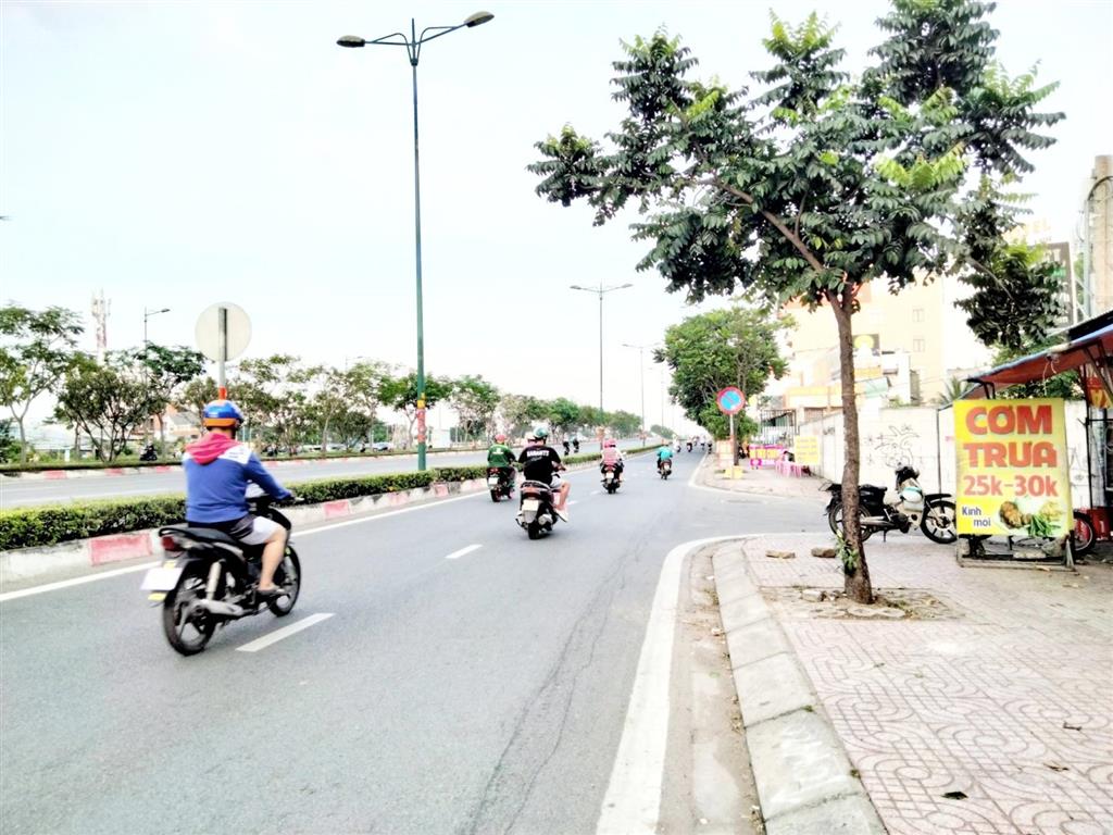 Mặt tiền phạm văn đồng, hiệp bình chánh  4 tầng, 88m2 ngang khủng 5.8m chỉ 13.5 tỷ tl