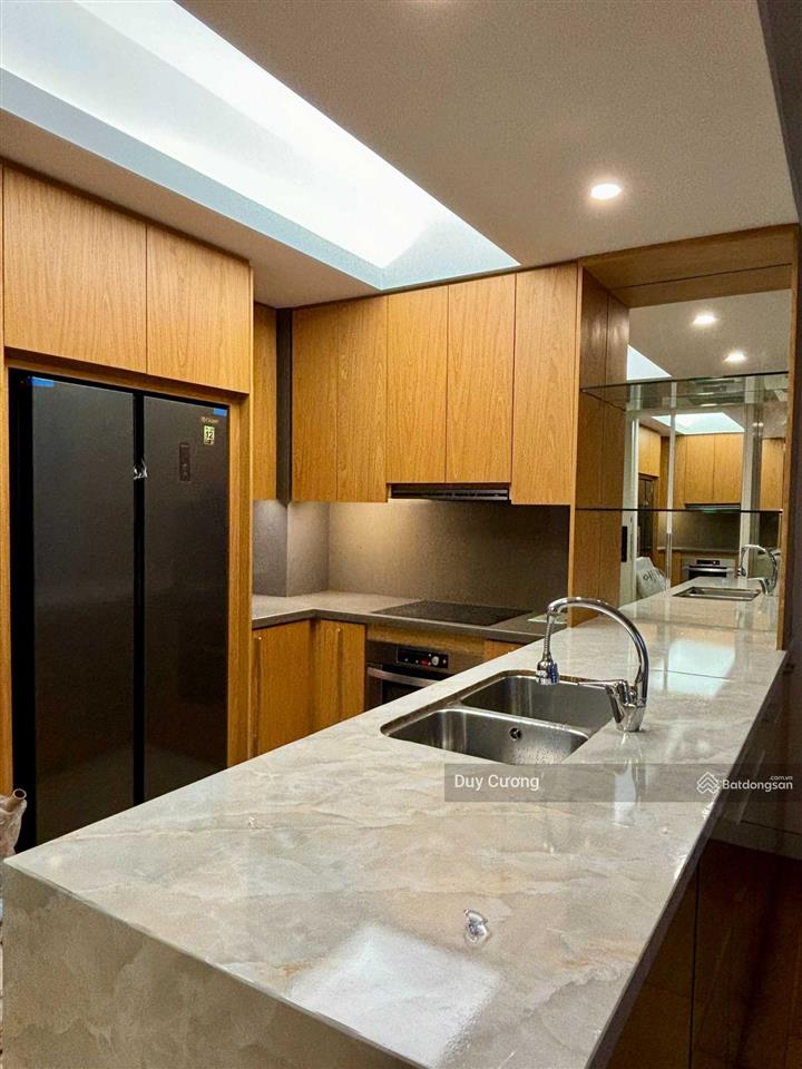 Em cần bán căn 2 phòng ngủ, 98m2, tầng 12 indochina plaza hà nội