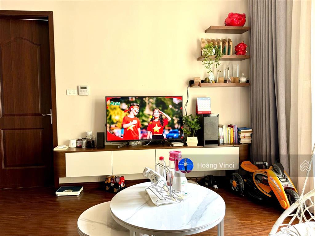 Bán gấp ch 2n 2wc, 71m2 tòa 90nt. full đồ đẹp, ban công đông bắc mát mẻ, sổ đỏ sẵn, 0813 443 ***