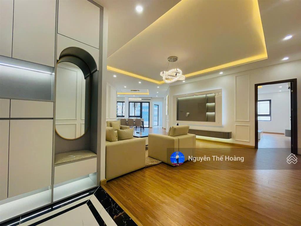 Gia đình cần bán ch 2n  2wc 116m2 tòa 17t. tầng trung bc đông bắc mát mẻ, nhà sẵn đồ, sổ đỏ sẵn