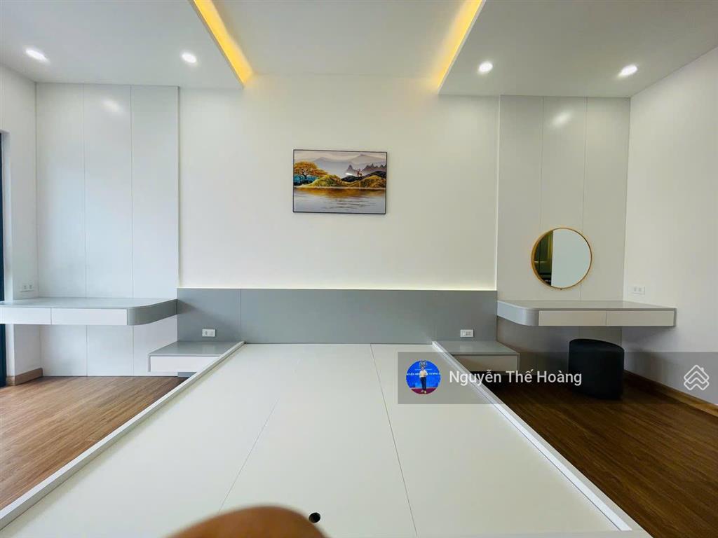 Gia đình cần bán ch 2n  2wc 116m2 tòa 17t. tầng trung bc đông bắc mát mẻ, nhà sẵn đồ, sổ đỏ sẵn