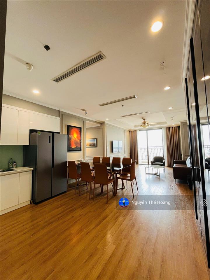 Gia đình bán căn 3n tòa time tower. tầng trung bc mát mẻ, full nội thất, có sổ đỏ phù hợp ở lâu dài