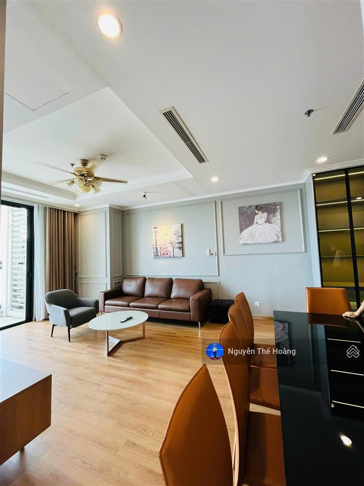 Gia đình bán căn 3n tòa time tower. tầng trung bc mát mẻ, full nội thất, có sổ đỏ phù hợp ở lâu dài