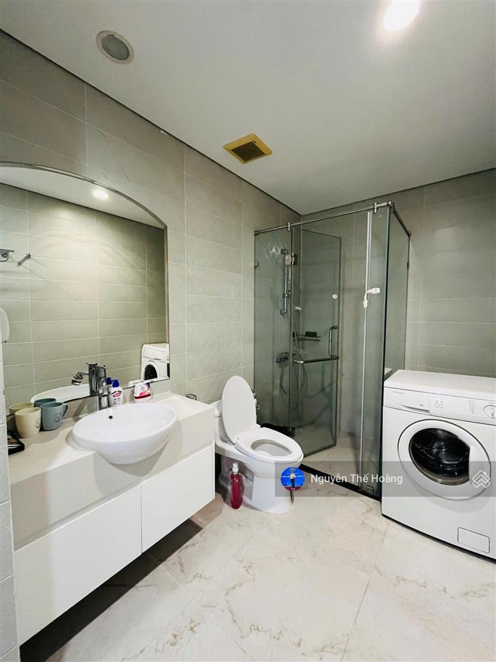 Gia đình bán căn 3n tòa time tower. tầng trung bc mát mẻ, full nội thất, có sổ đỏ phù hợp ở lâu dài