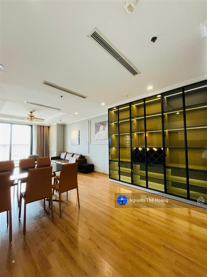 Gia đình bán căn 3n tòa time tower. tầng trung bc mát mẻ, full nội thất, có sổ đỏ phù hợp ở lâu dài