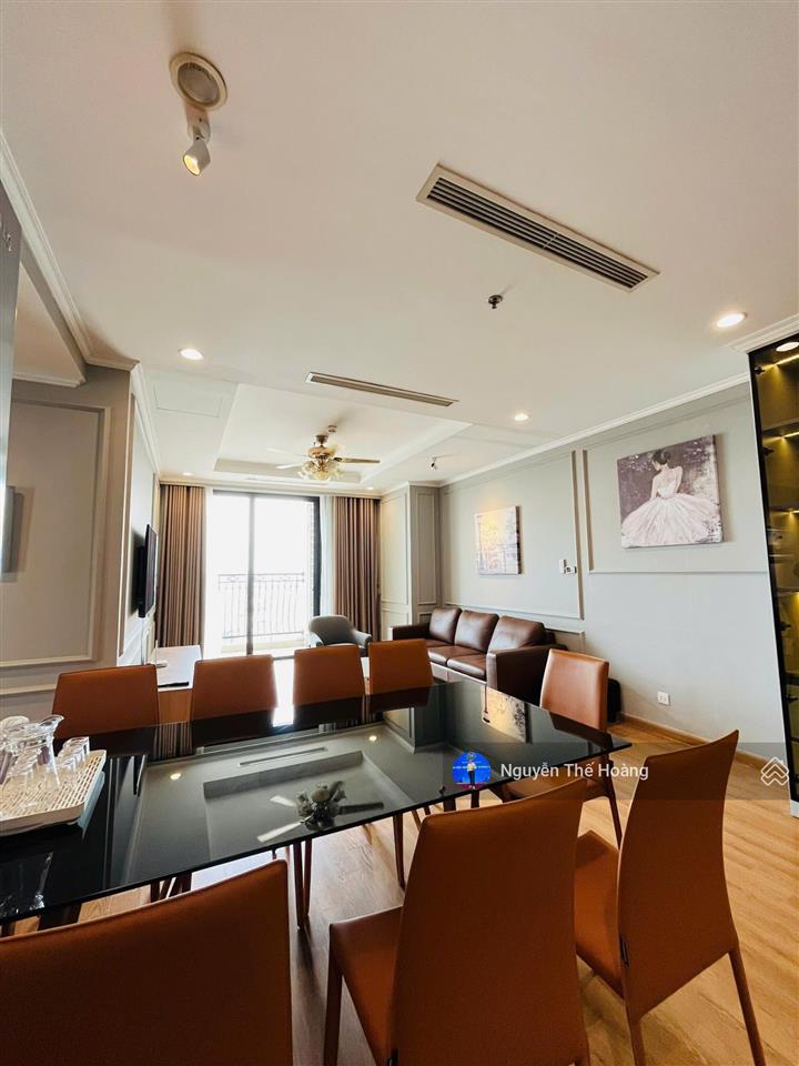 Gia đình bán căn 3n tòa time tower. tầng trung bc mát mẻ, full nội thất, có sổ đỏ phù hợp ở lâu dài