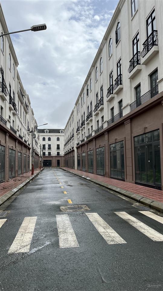 Siêu hời! căn xẻ khe 85m2, giá 14 tỉ, xây thô 4,5 tầng, sổ đỏ! tại sơn đồng center  hoài đức