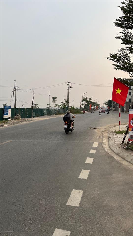 Liền kề 91m2, mặt tiền 8m xây 5 tầng, đường trước cửa 20m, sổ đỏ, giá 14,5tỉ sơn đồng center hà nội