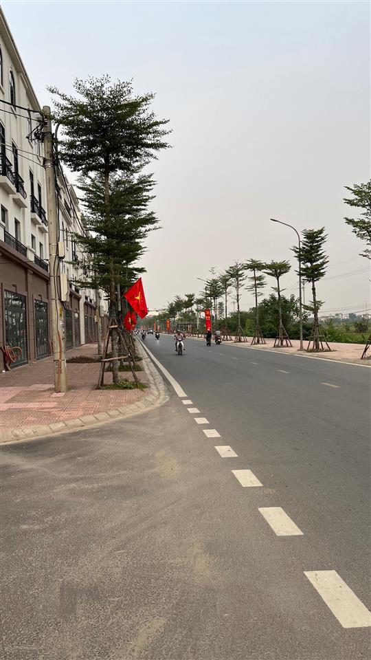 Liền kề 91m2, mặt tiền 8m xây 5 tầng, đường trước cửa 20m, sổ đỏ, giá 14,5tỉ sơn đồng center hà nội