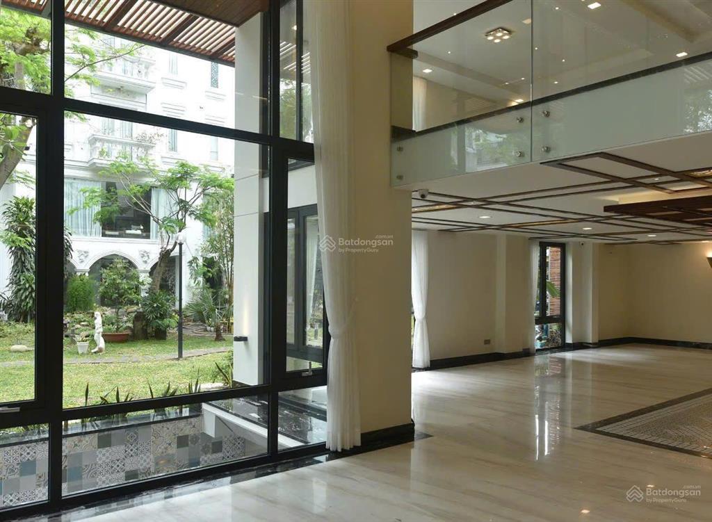 Giảm 5 tỷ bán gấp góc 2mt phú mỹ hưng  quận 7  dt 8x20m  giá 60 tỷ