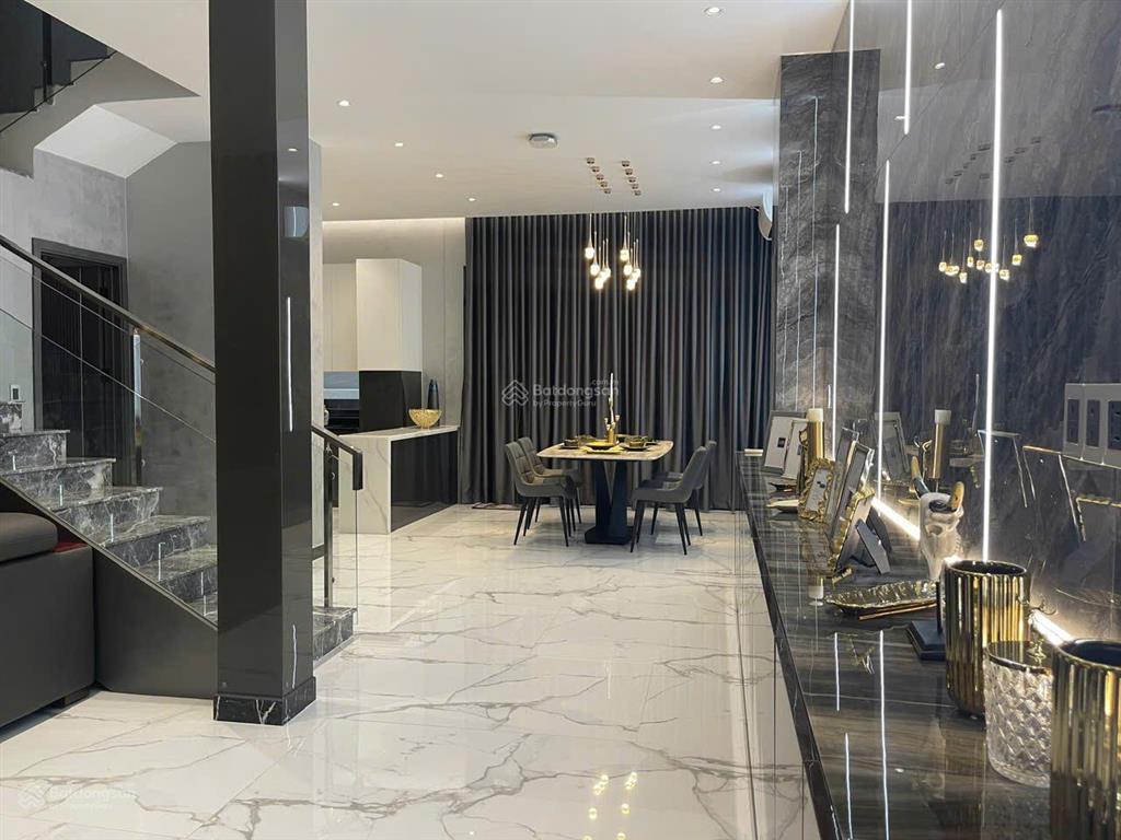Biệt thự vườn mỹ giang, q7  dt 8x20m  3 tầng  giá bán 36 tỷ