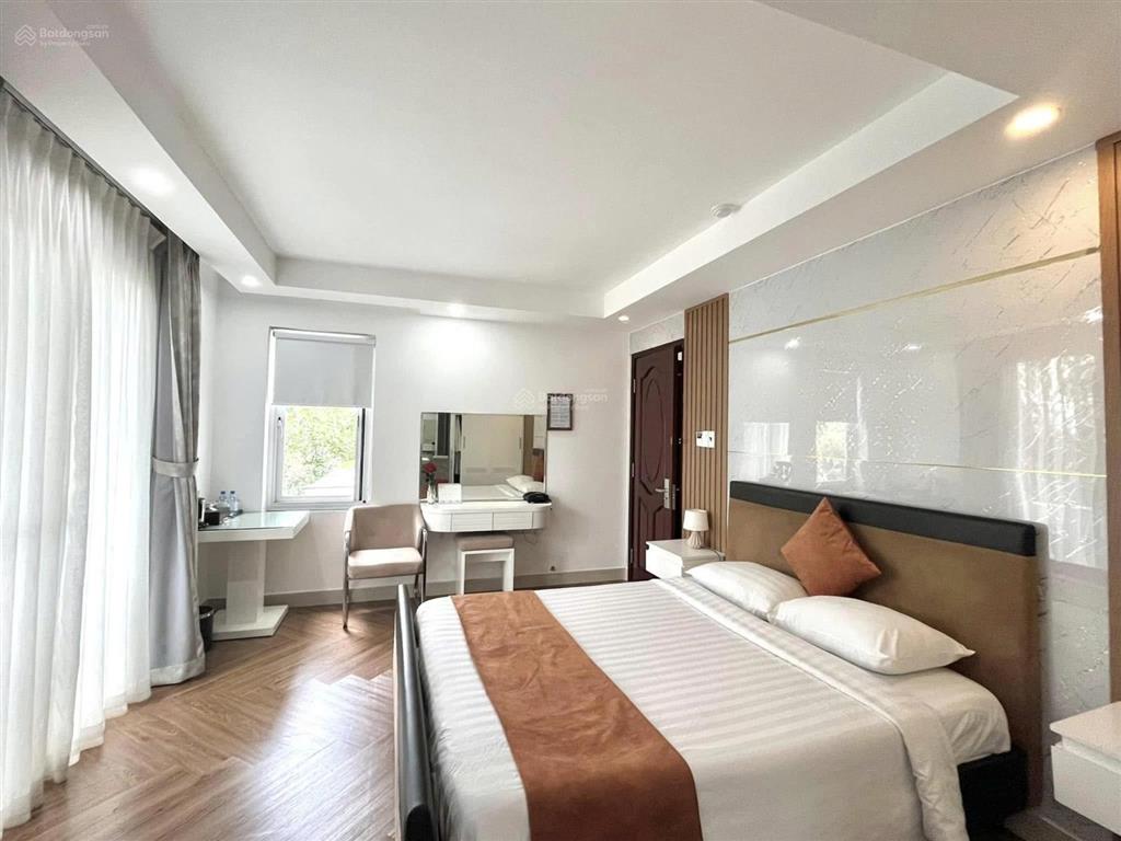 Bán khách sạn ngay phạm thái bường,q7dt 8x19 hầm 5 lầu,hđt 170trgiá 58 tỷ