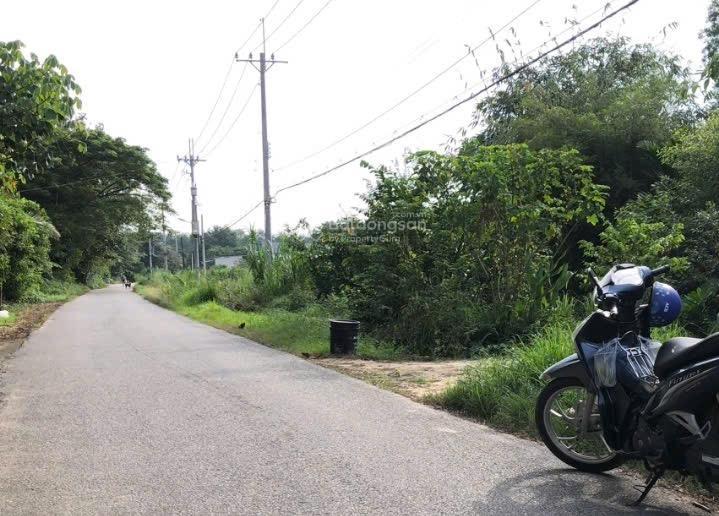 Bán khu đất 2300m2 giá 25,7 tỷ ngay cổng ra vào khu công nghiệp chuẩn bị làm