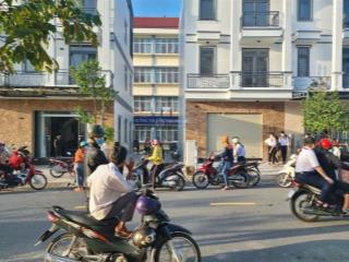 Bán đất phú chánh, dt 126,4m2 full thổ cư, shr, ngay trường cấp 1&2 phú chánh, gần kcn vsip 2