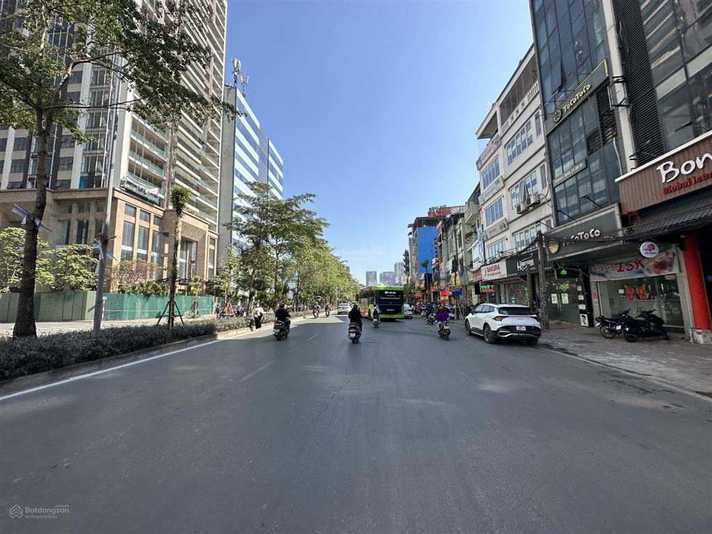 Chỉ 42 tỷ nhà hiếm mặt phố nguyễn hoàng 85m2 7t mt 5 thông sàn thang, vỉa hè đá bóng. 8 làn xe chạy