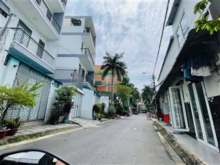 Nhà mới, 3 tầng, sân thượng. đường 185  phước long b
