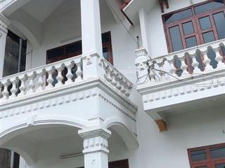 Chủ bán gấp 179m2 full thổ cư. giá 6tỷ 3. sẵn nhà 2 tầng kiểu dáng biệt thự. 2 mặt đường thông ô tô