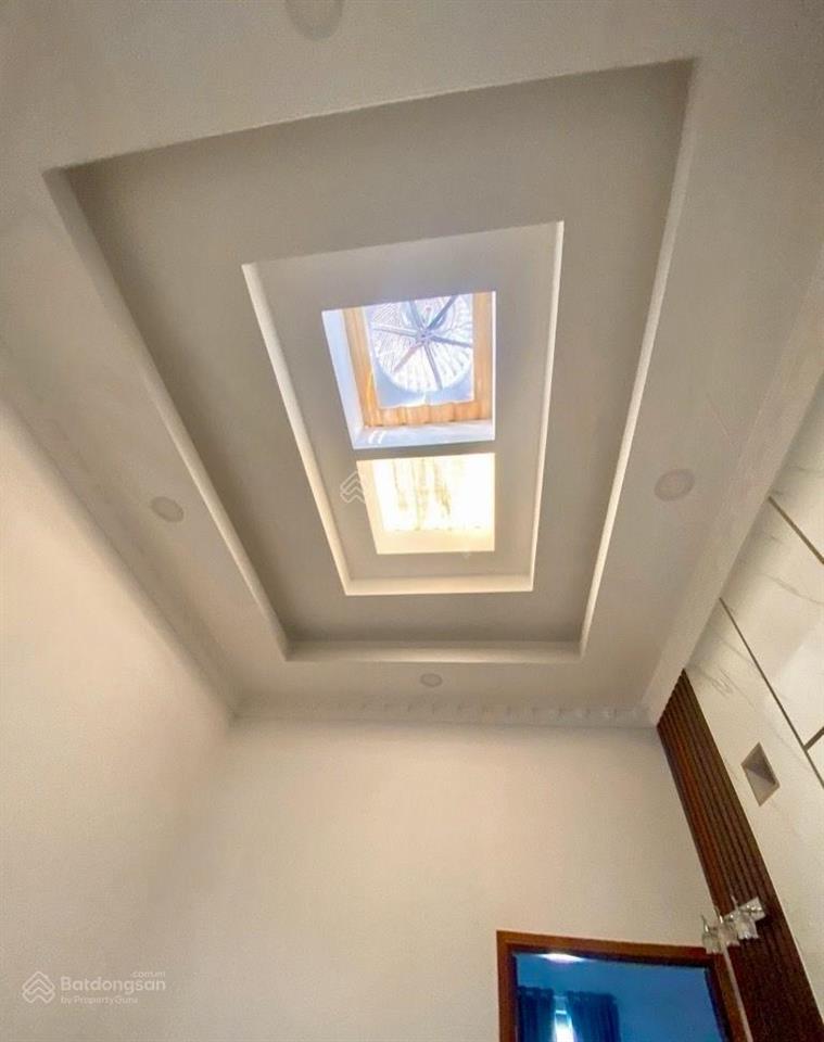 4.7 x 20m  đồng đen  hxh 5m  ngay khu bàu cát  sẵn kết cấu vào ở ngay