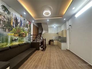 Bán nhà cầu giấy, nhà nhỏ xinh 32m2  gần phố, sáng thoáng, sổ đỏ chính chủ, vuông đẹp, 11.1 tỷ.