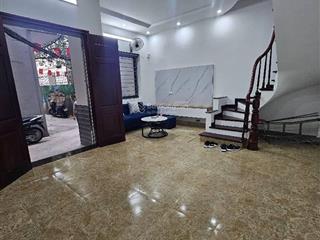 Bán nhà cầu giấy, 10m ô tô tránh, sát phố, lô góc, sổ đỏ chính chủ, vuông đẹp, 33m2, 12.1 tỷ.