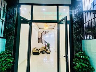 Bán nhà cầu giấy, 47m2, 12.8 tỷ, chủ gửi bán gấp, cần tiền về quê  giá thương lượng sâu.