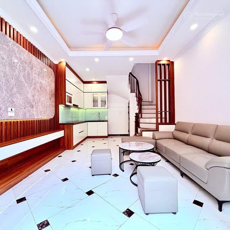 Sát đại học thương mại 34m2, 5 tầng nhà mới koong, 7.45 tỷ
