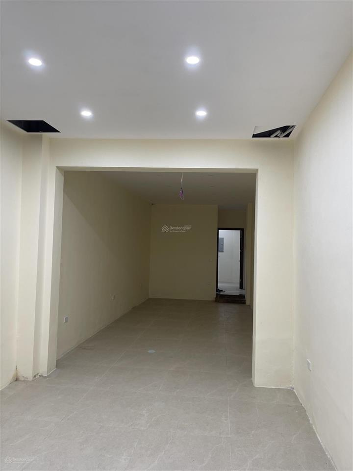 Cho thuê nhà mặt tiền phố đội cấn, 2 tầng, thuận tiện buôn bán