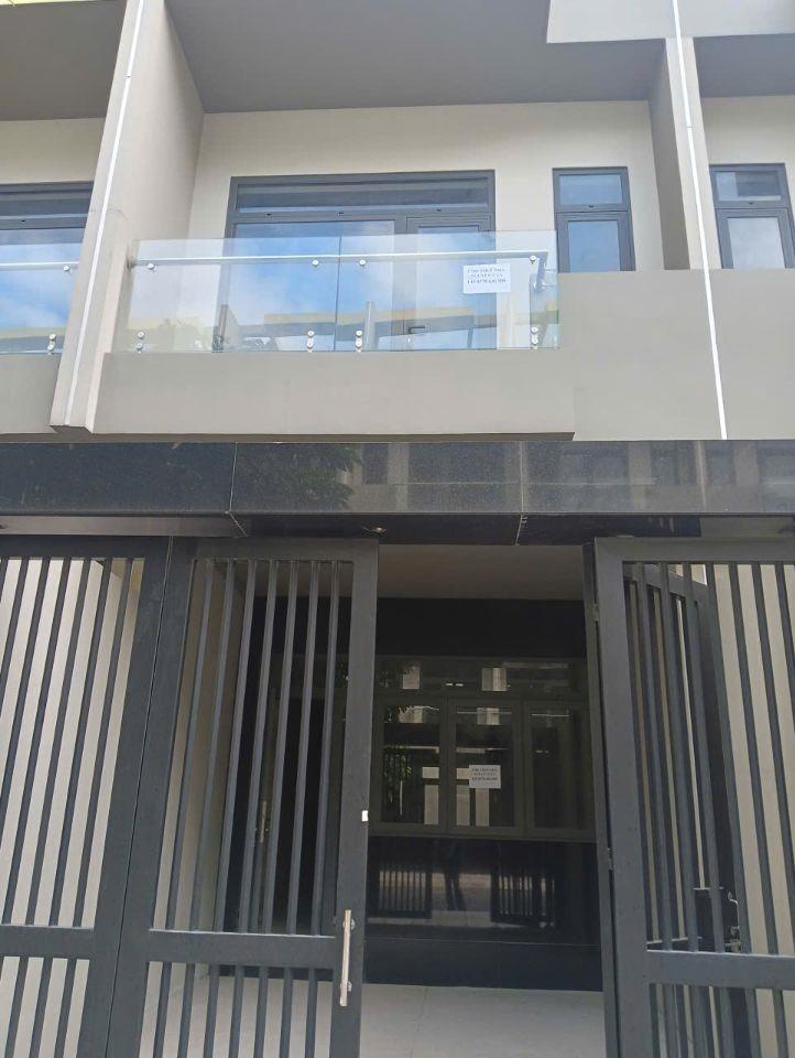 Cho thuê Nhà phố thương mại 4T, 267m2 sàn, Bcons UNI Valley,Bình Dương giá 15 triệu