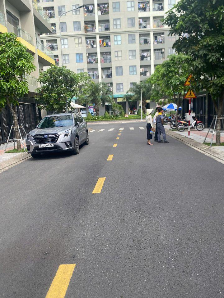 Cho thuê Nhà phố thương mại 4T, 267m2 sàn, Bcons UNI Valley,Bình Dương giá 15 triệu