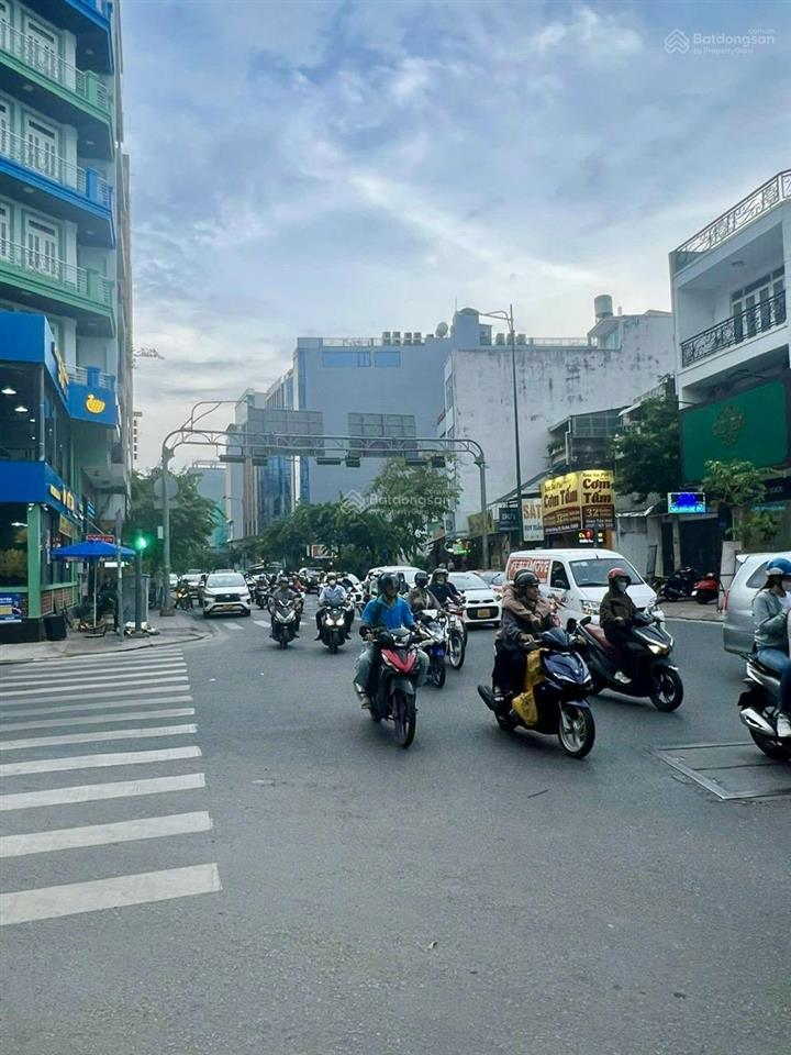 Cần tiền bán gấp!! mặt tiền cách mạng tháng 8  dt 10 x 24m 2 tầng  hđt 120 tr  giá 53 tỷ.