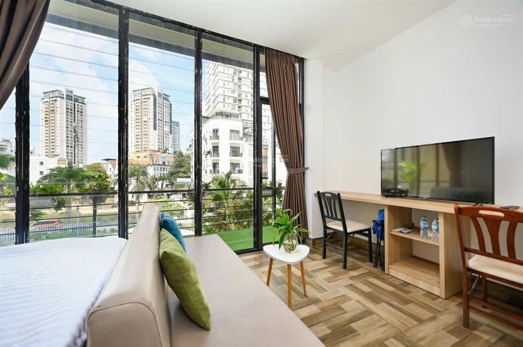 Thảo điền chdv mới  ban công full nội thất  giờ giấc tự do